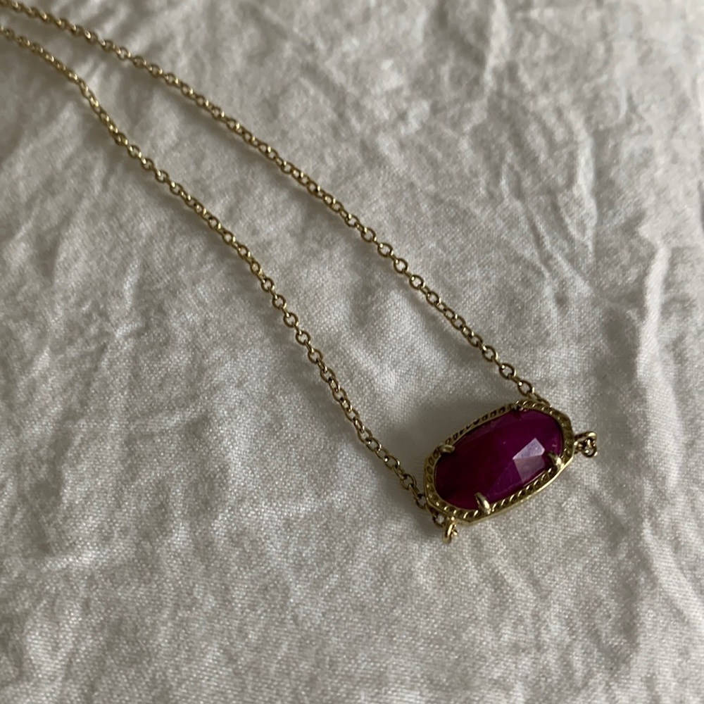 Kendra Scott necklace
